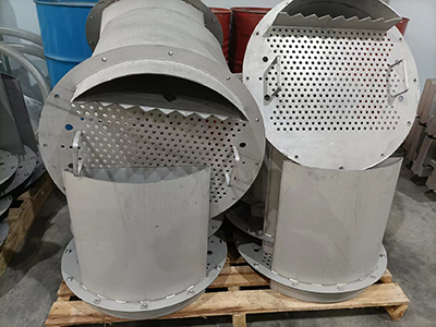 What is the spacing of tower internal support grids